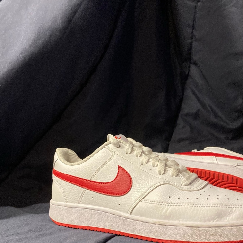 NIKE COURT VISION LOW SNEAKERS IN WHITE & UNIVERSITY — SIZE 9